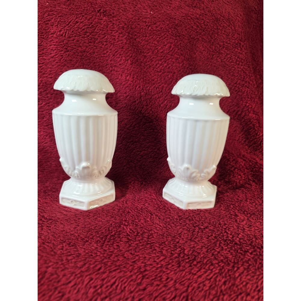 Lenox Butler’s Pantry Salt & Pepper Shakers Set White Ivory Ribbed Urn 5 3/8"